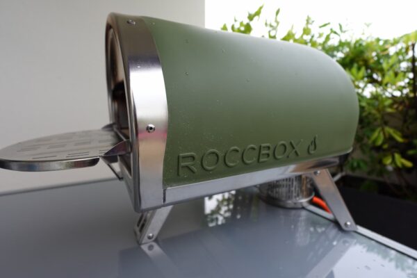 four à pizza roccbox vu de côté