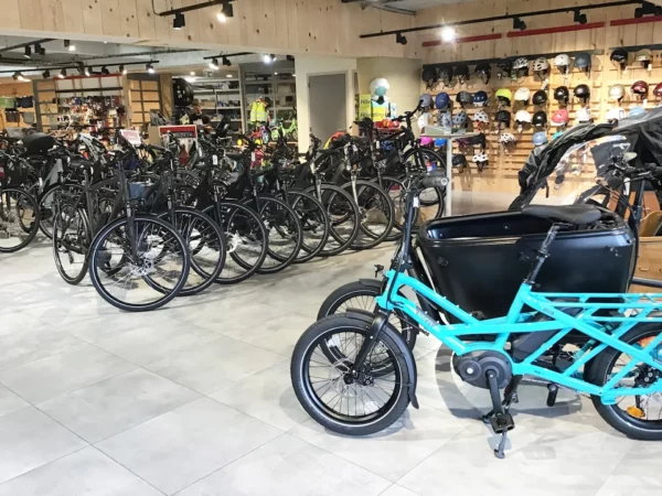 vélo électrique dans magasin